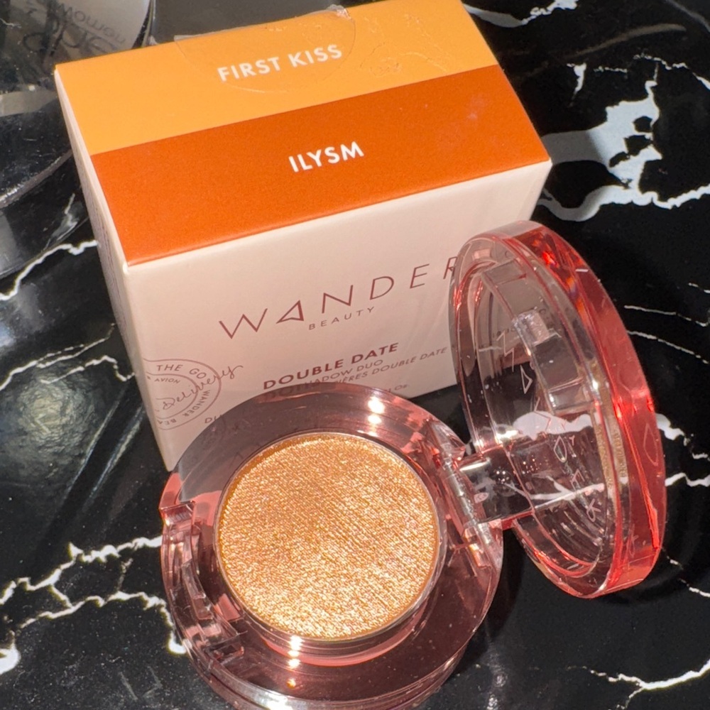 Wander Beauty Eyeshadow in First Kiss and ILYSM